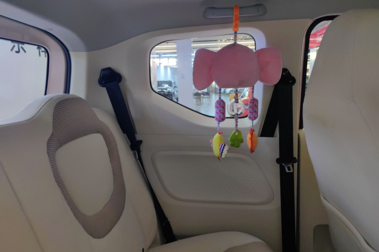 五菱汽车 宏光MINIEV 2024款 第三代 215km 进阶版中控内饰7009