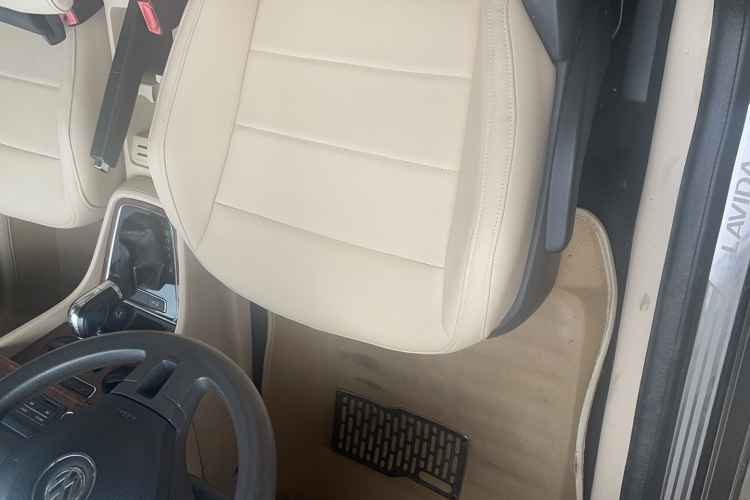 大众 朗逸 2013款 改款经典 1.6L 自动舒适版局部细节9001