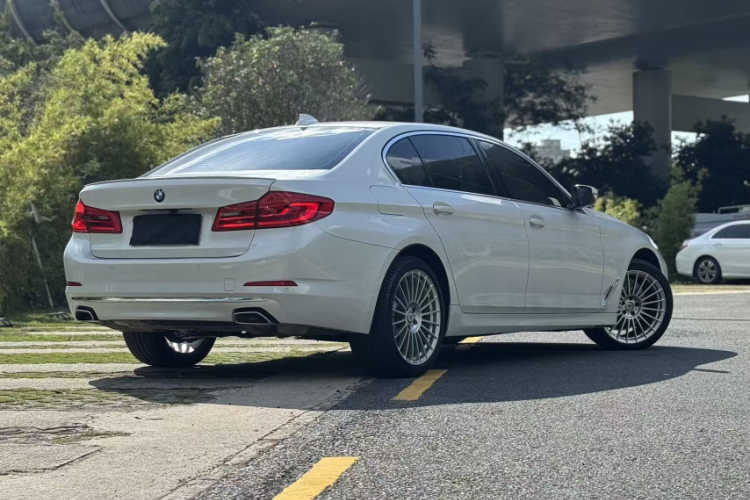 宝马5系 2019款 525Li 豪华套装车身外观6011