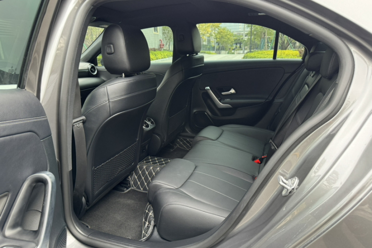 奔驰A级 2021款 A 200 L 运动轿车动感型中控内饰7002