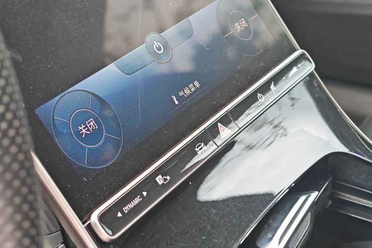 奔驰C级 2022款 改款 C 200 L 运动版局部细节9008