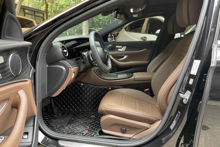奔驰E级 2023款 E 300 L 运动时尚型中控内饰7001