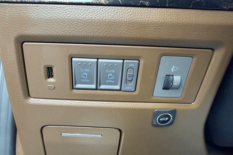 钧天黑武士Youth 2025款 2.0T 汽油巅峰版局部细节9003