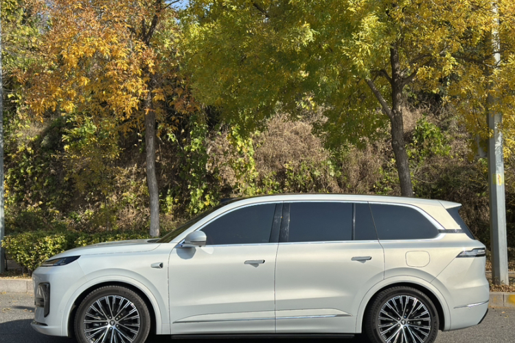 深蓝汽车 深蓝S09 2025款 四驱Ultra+ 高定版车身外观6002