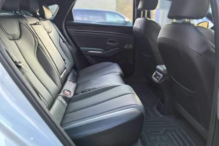 比亚迪 秦L 2024款 DM-i 120KM超越型中控内饰7011