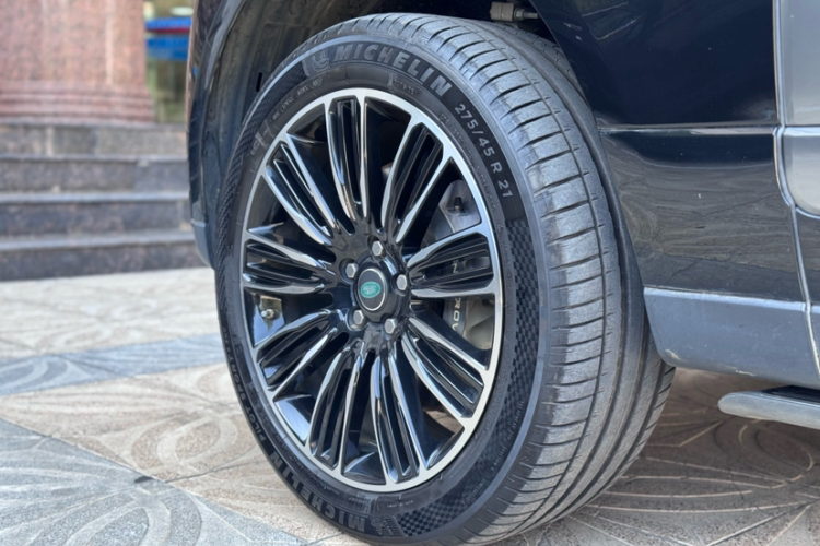 路虎 揽胜 2021款 3.0 L6 传世加长经典版车身外观6004