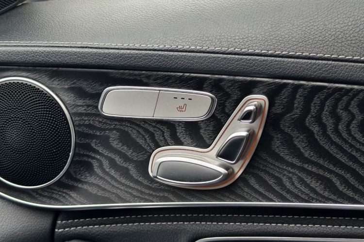 奔驰C级 2019款 C 260 L 运动版局部细节9003