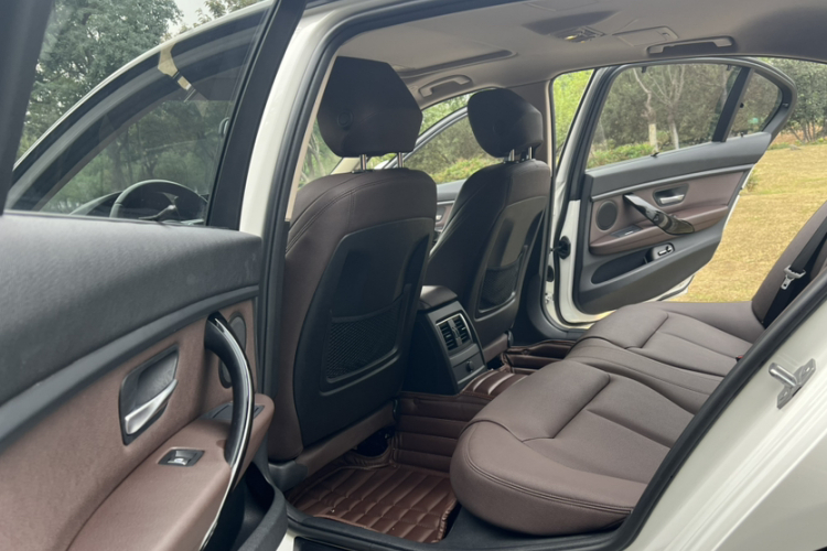 宝马3系 2019款 320Li M运动套装中控内饰7003