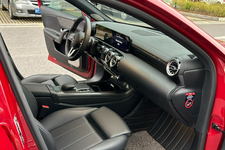 奔驰A级 2020款 改款 A 200 L 运动轿车动感型中控内饰7003