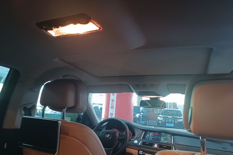 宝马7系 2013款 730Li 领先型中控内饰7003