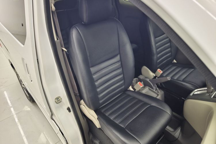 日产NV200 2018款 1.6L CVT尊享型局部细节41