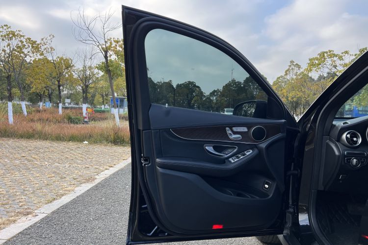 奔驰GLC 2020款 GLC 260 L 4MATIC 豪华型中控内饰7010