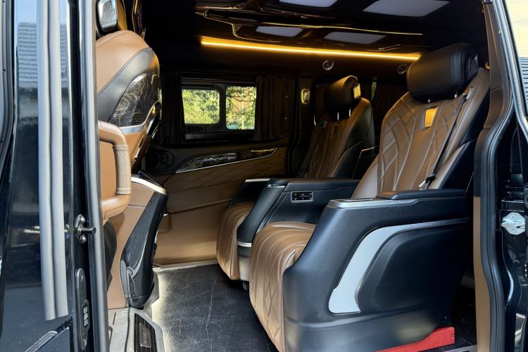 钧天黑武士Youth 2025款 2.0T 汽油巅峰版中控内饰7002