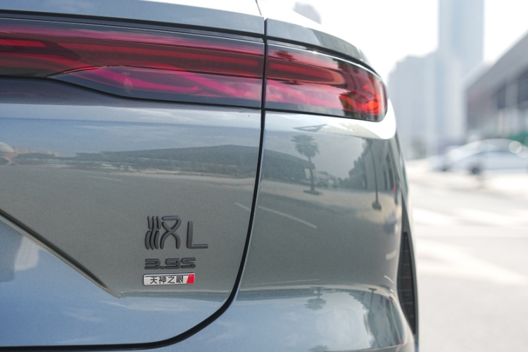 比亚迪 汉L 2025款 DM-p 四驱激光雷达旗舰型车身外观6011