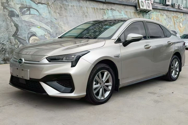 埃安 AION S 2023款 魅 580 磷酸铁锂车身外观1