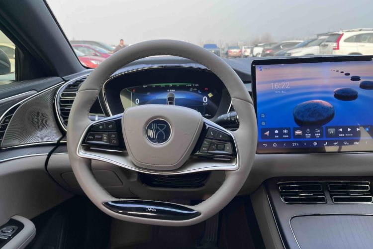 比亚迪 汉 2024款 DM-i 荣耀版 121KM 尊享型中控内饰7002