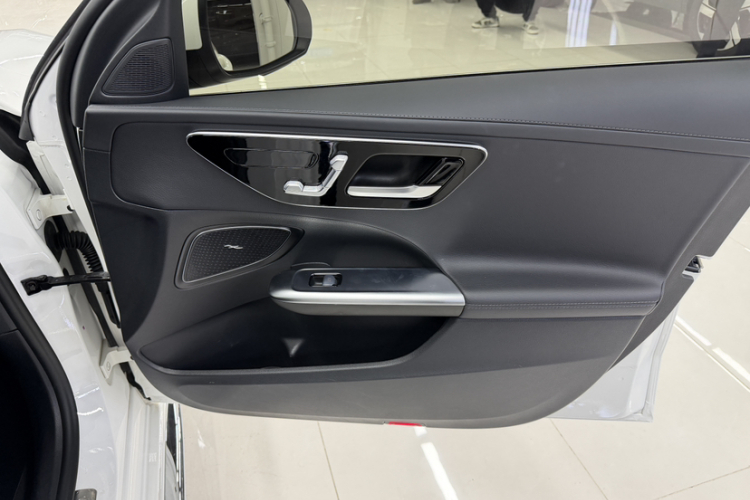 奔驰C级 2023款 C 200 L 运动版中控内饰7009