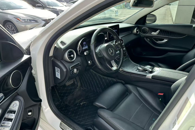 奔驰C级(进口) 2017款 C 200 旅行轿车中控内饰7008