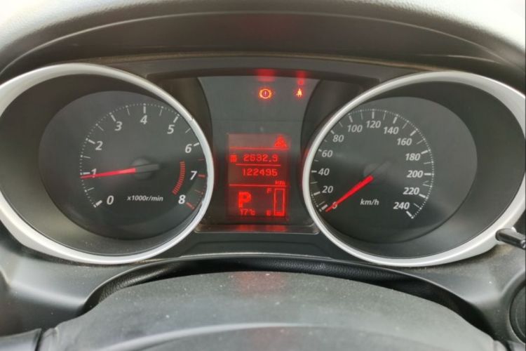 三菱 劲炫ASX 2013款 2.0L CVT两驱精英版中控内饰15