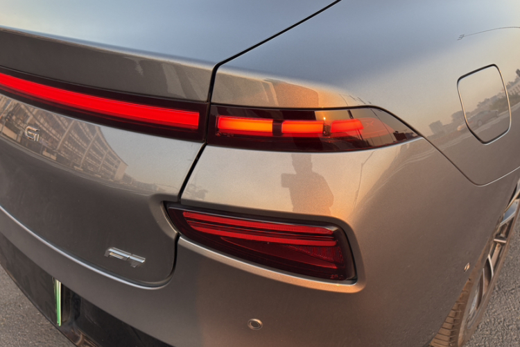 小鹏P7 2020款 670N车身外观6004