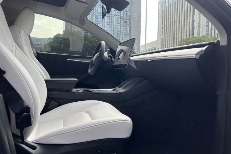 特斯拉 Model Y 2023款 后轮驱动版中控内饰7001