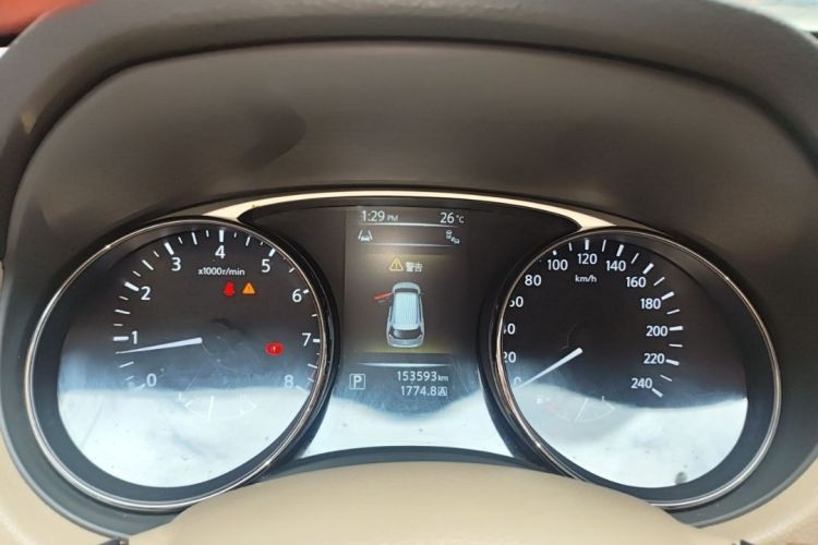 日产 奇骏 2014款 2.5L CVT尊享版 4WD中控内饰15