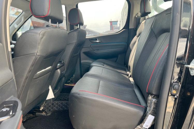 福田 大将军G9 2021款 2.0T装甲大将军手动两驱休闲版乐享型长箱4F20TC中控内饰7007