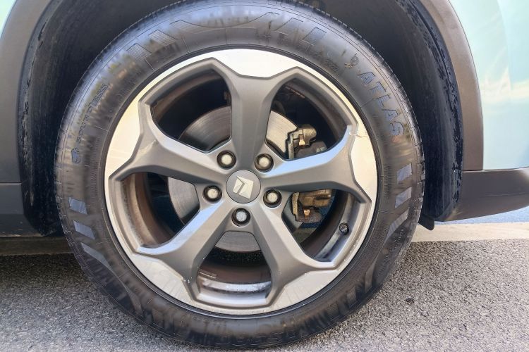 宝骏RM-5 2019款 1.5T CVT 24小时在线尊贵型 6座车身外观6008