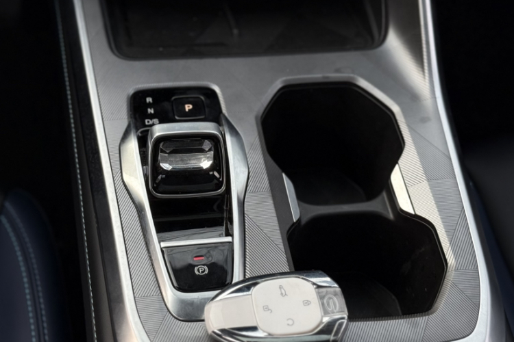 广汽传祺 传祺GS3 2023款 影速 270T R-STYLE版中控内饰7008