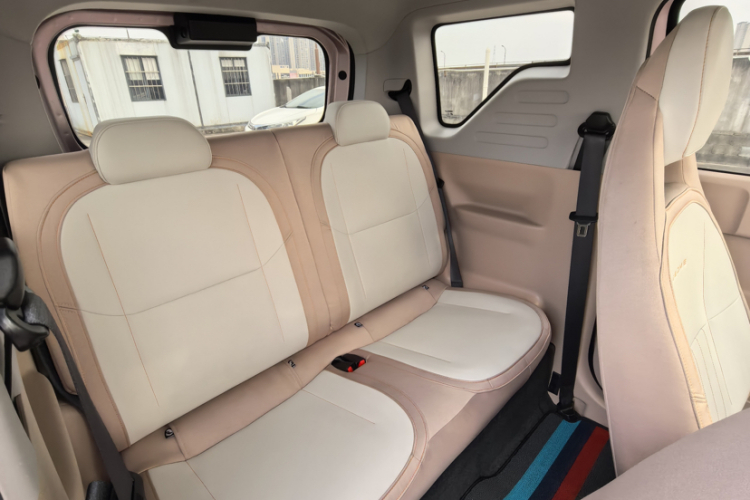 吉利银河 2023款 熊猫mini 200km 耐力熊中控内饰7001