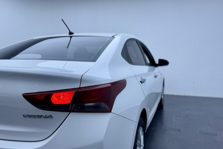 现代 悦纳 2016款 1.4L 自动炫酷版GLS车身外观6001