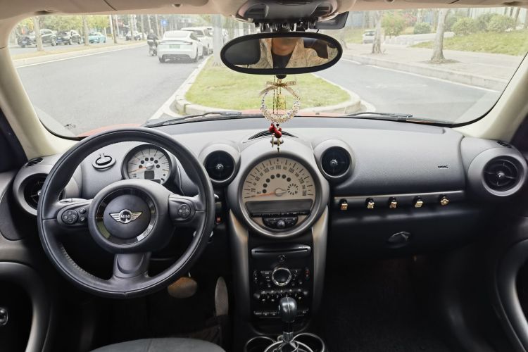 MINI Countryman 2011款 1.6L COOPER Fun中控内饰7004