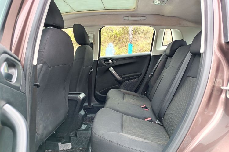 标致2008 2014款 1.6L 自动时尚版中控内饰7003