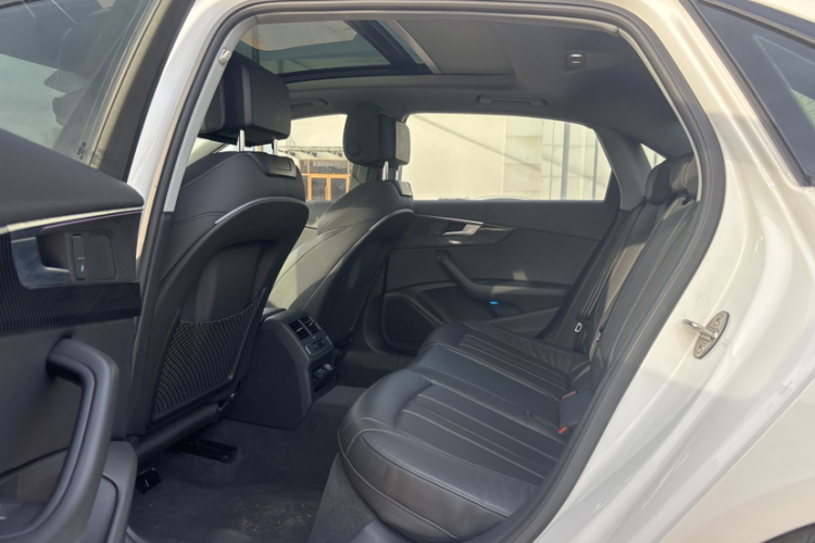 奥迪A4L 2020款 40 TFSI quattro 豪华动感型中控内饰7004