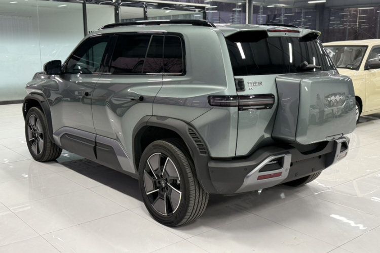 方程豹 钛3 2025款 501KM 四驱智驾Max版车身外观6004