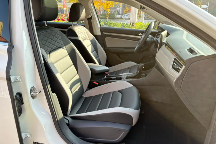 大众 宝来 2024款 300TSI DSG尊行版中控内饰7005