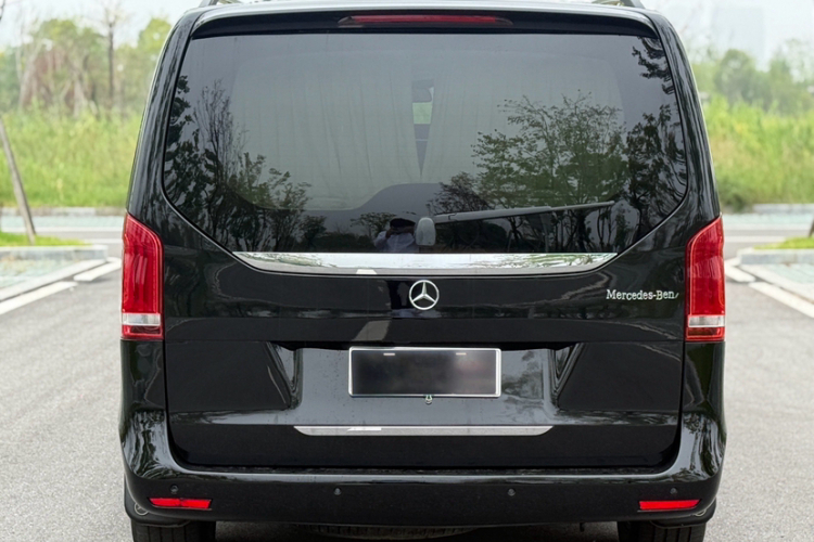 奔驰V级 2018款 V 260 L 尊贵加长版 国VI车身外观6006