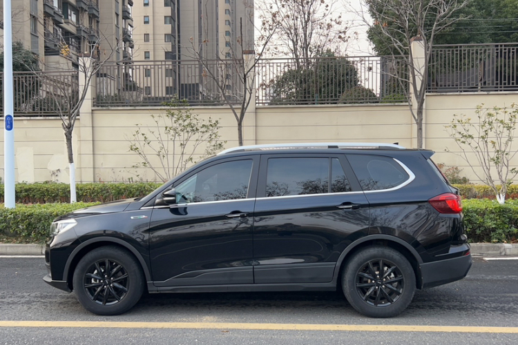 SWM斯威汽车 SWM斯威G05 2022款 PRO 1.5T DCT精英型 7座车身外观6006