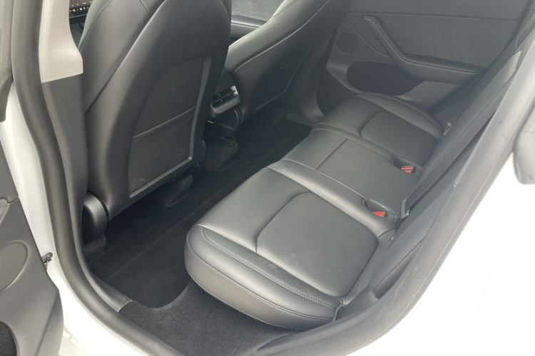 特斯拉 Model Y 2024款 Performance高性能版中控内饰7003