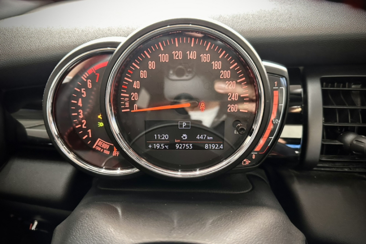 MINI 2018款 1.5T COOPER 赛车手中控内饰15