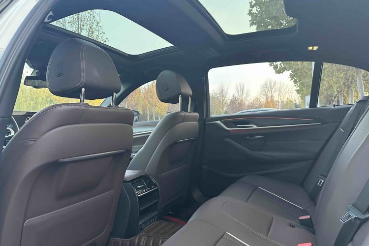 宝马5系 2022款 改款 530Li 领先型 M运动套装中控内饰7003