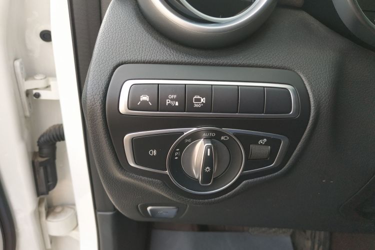 奔驰GLC 2019款 改款 GLC 260 L 4MATIC 豪华型局部细节9008