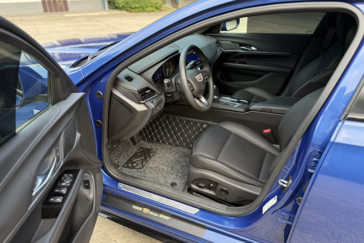 凯迪拉克CT4 2022款 28T 风尚型中控内饰7008