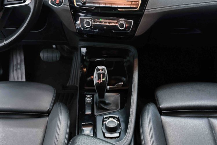 宝马X2(进口) 2019款 sDrive20i M越野套装 国VI中控内饰7004