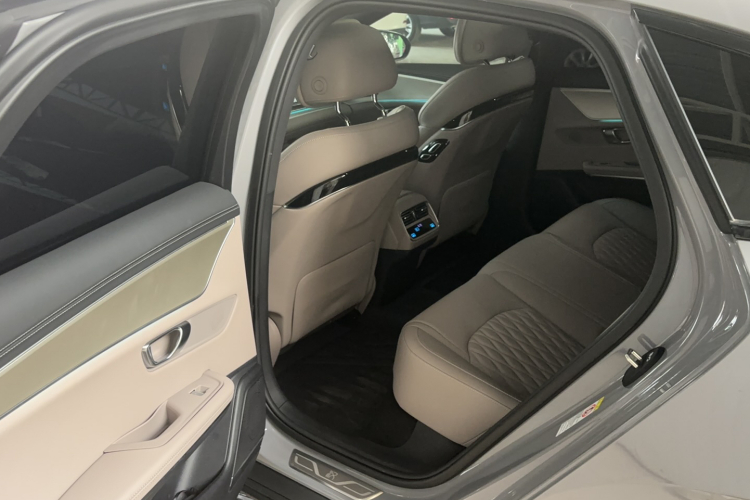 比亚迪 汉 2025款 DM-i 智驾版 125KM精英型中控内饰7002