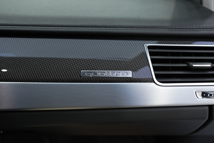 奥迪S8 2013款 S8 4.0TFSI quattro局部细节9003