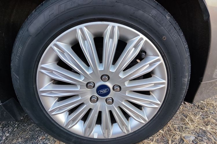 福特 蒙迪欧 2013款 2.0L GTDi200时尚型局部细节9009