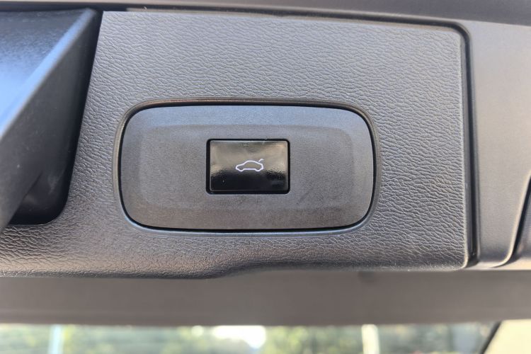 沃尔沃XC60 2019款 T5 四驱智逸版 国VI中控内饰7011