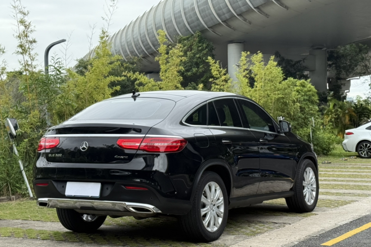奔驰GLE轿跑 2015款 GLE 320 4MATIC 轿跑SUV车身外观6011