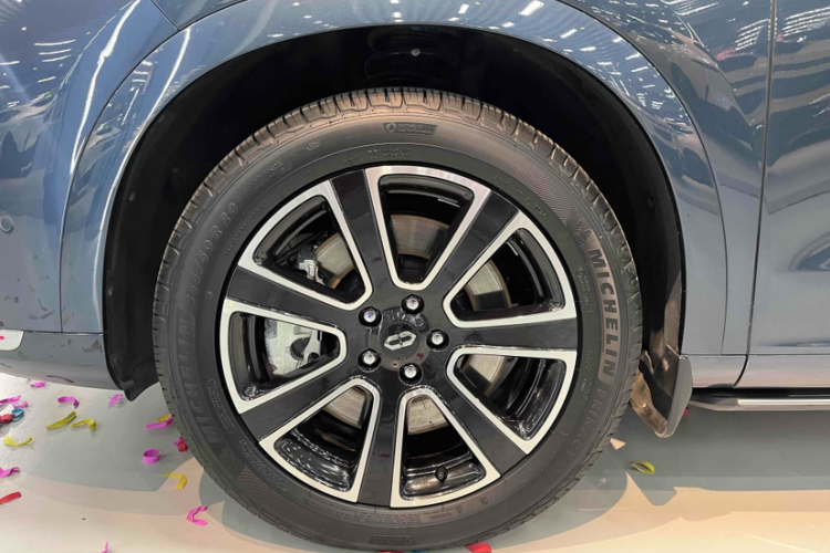 鸿蒙智行 问界M7 2024款 1.5T 智驾四驱Ultra版 5座车身外观6002